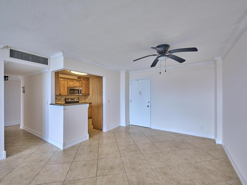 305 N Pompano Beach Boulevard - Photo 2