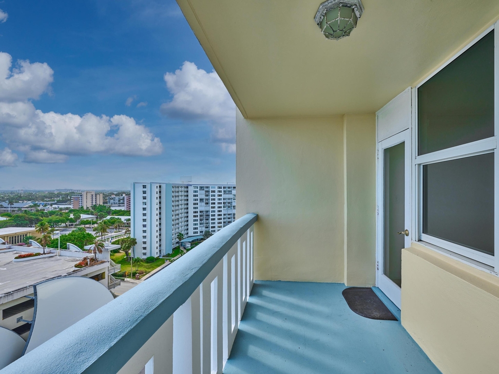 305 N Pompano Beach Boulevard - Photo 10