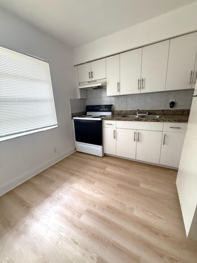 4130 Nw 31st Terrace - Photo 6