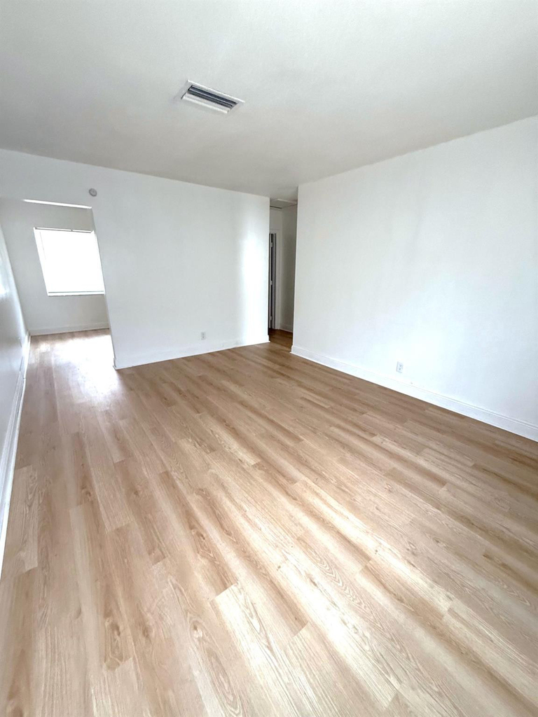 4130 Nw 31st Terrace - Photo 2