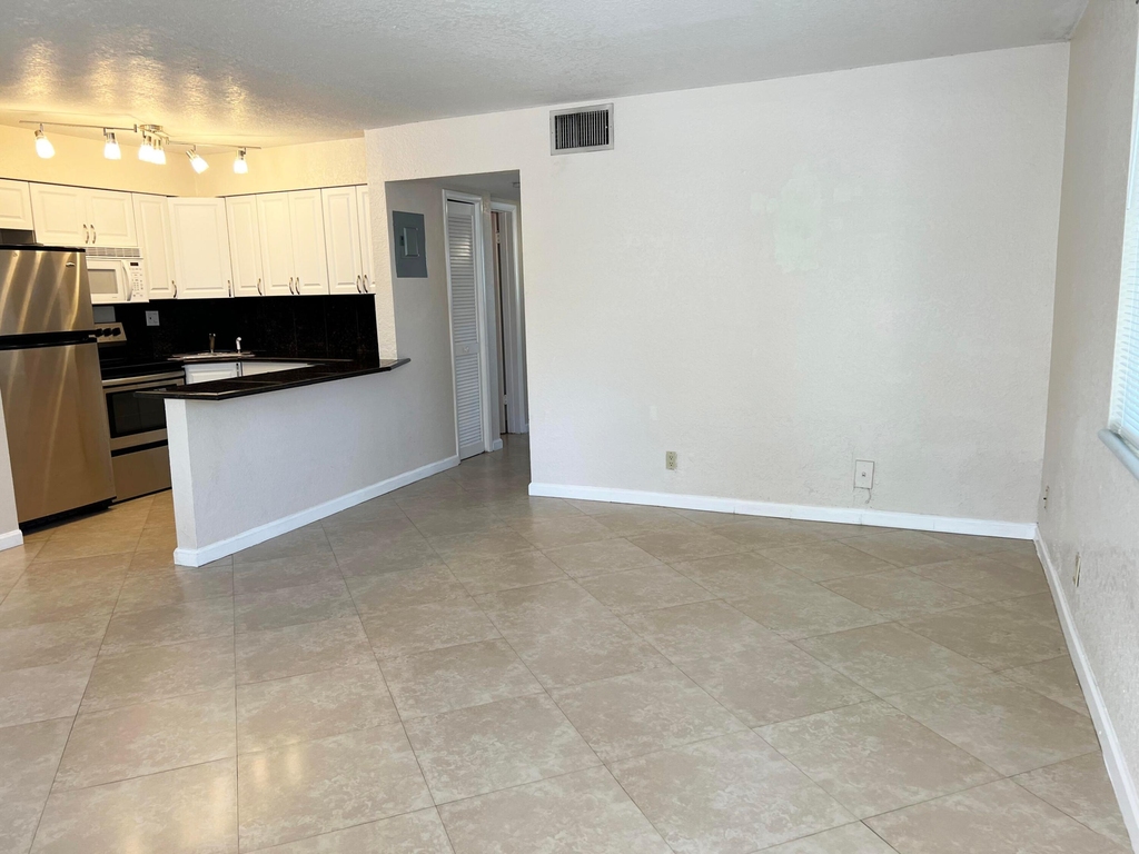 4050 Ne 12th Terrace - Photo 4