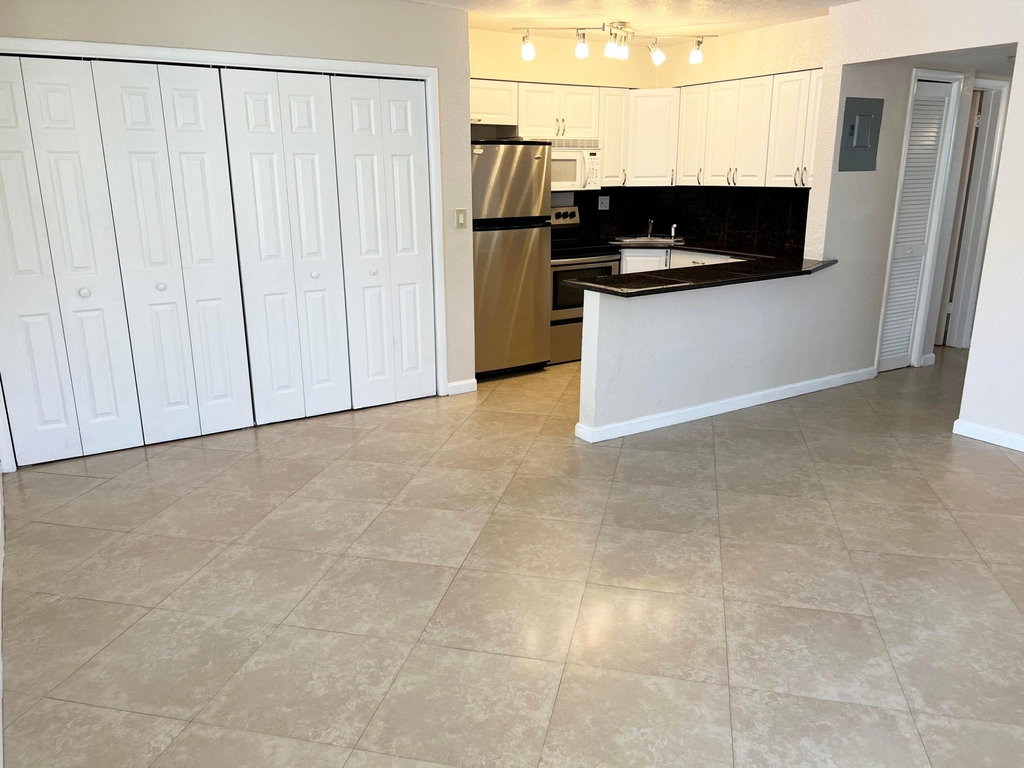 4050 Ne 12th Terrace - Photo 1