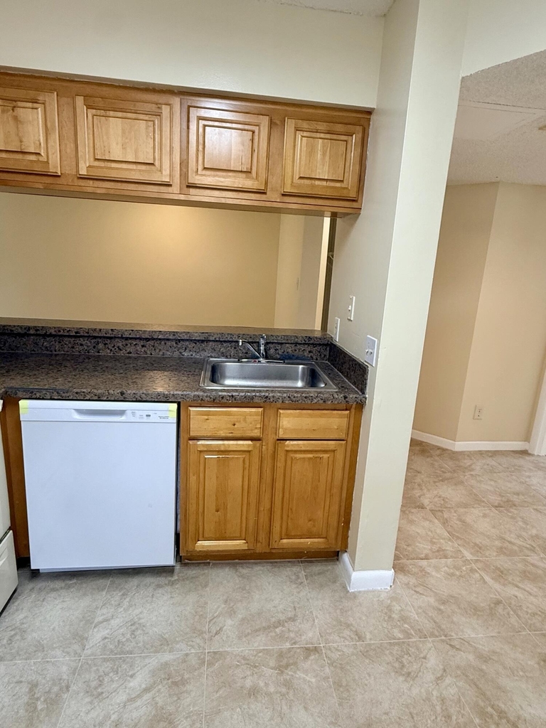 1142 Coral Club Drive - Photo 3