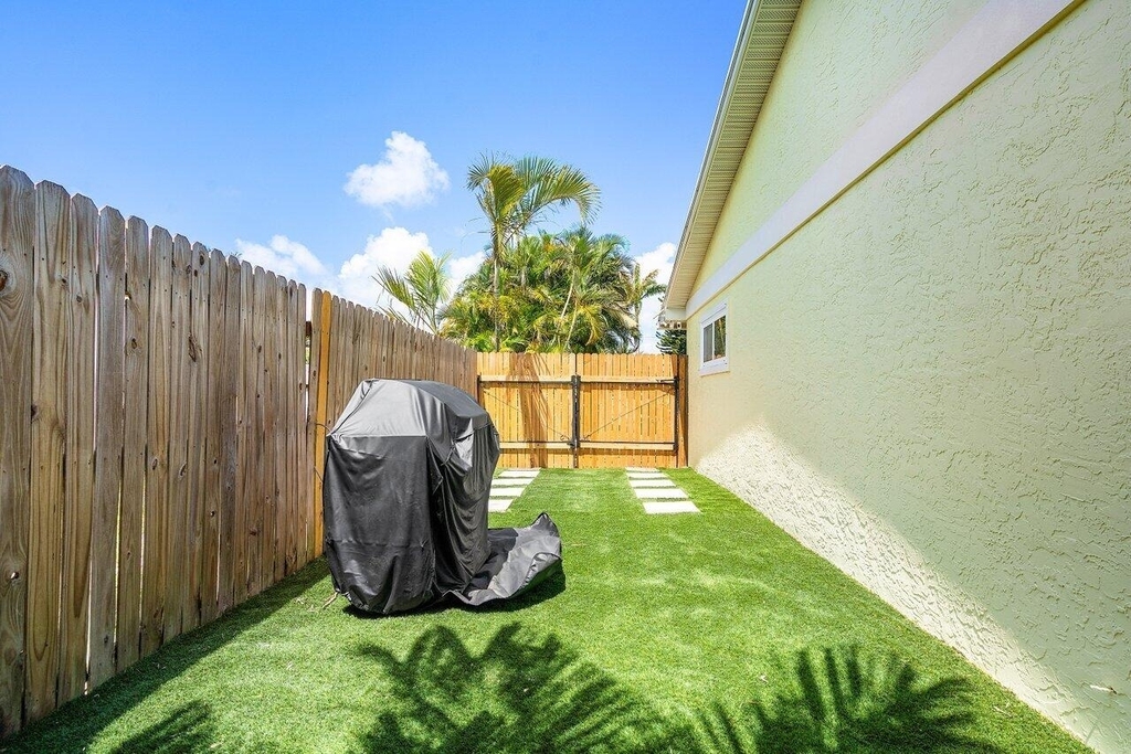 671 Lindell Boulevard - Photo 43