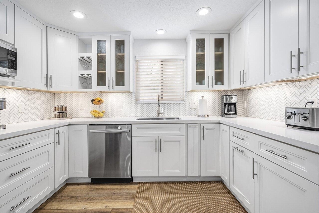 671 Lindell Boulevard - Photo 13