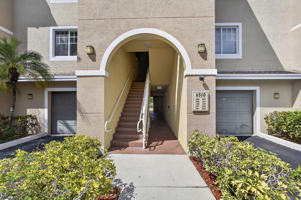 6510 Emerald Dunes Drive - Photo 2
