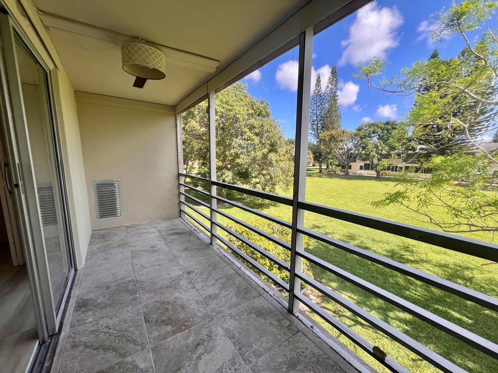 176 Sussex I - Photo 19