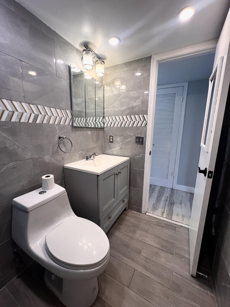 176 Sussex I - Photo 10