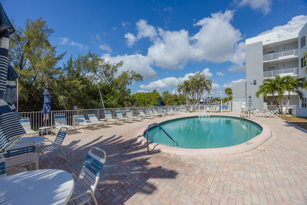 2850 Ne 14th Street Causeway - Photo 3