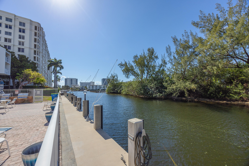 2850 Ne 14th Street Causeway - Photo 4