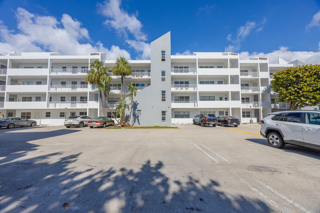 2850 Ne 14th Street Causeway - Photo 0