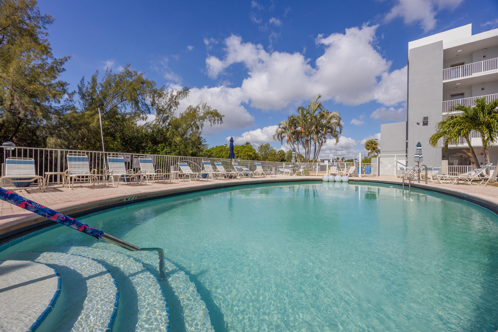 2850 Ne 14th Street Causeway - Photo 1