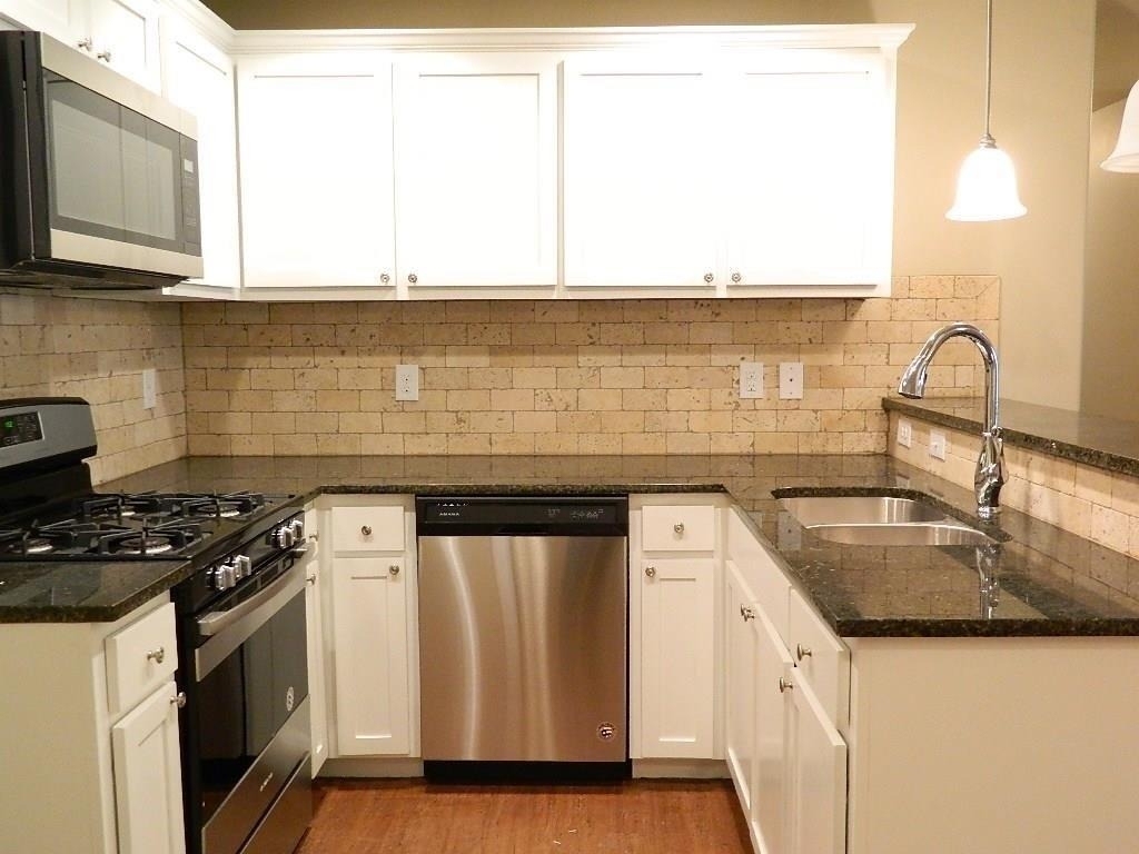 204 Saint Charles Way - Photo 4
