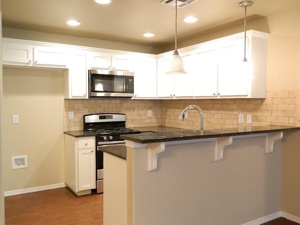 204 Saint Charles Way - Photo 3