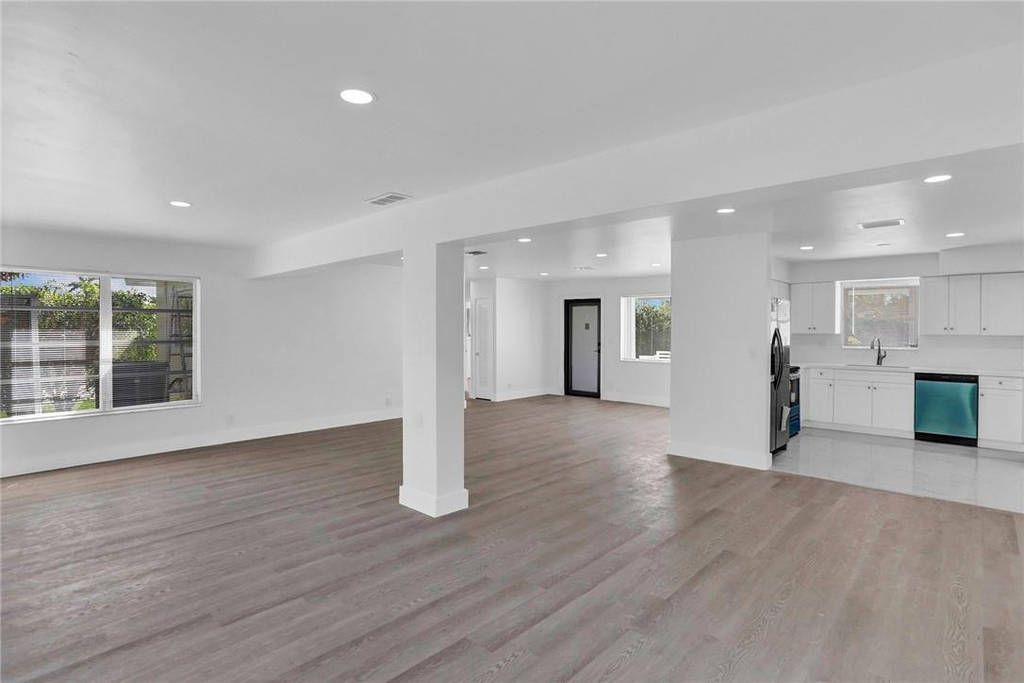 1013 Se 14th Court - Photo 16