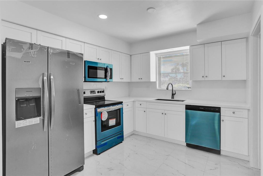 1013 Se 14th Court - Photo 17