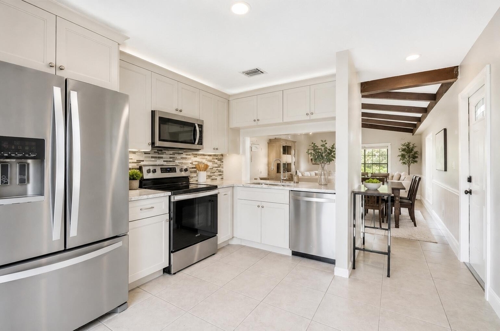 5330 Mendoza Street - Photo 2