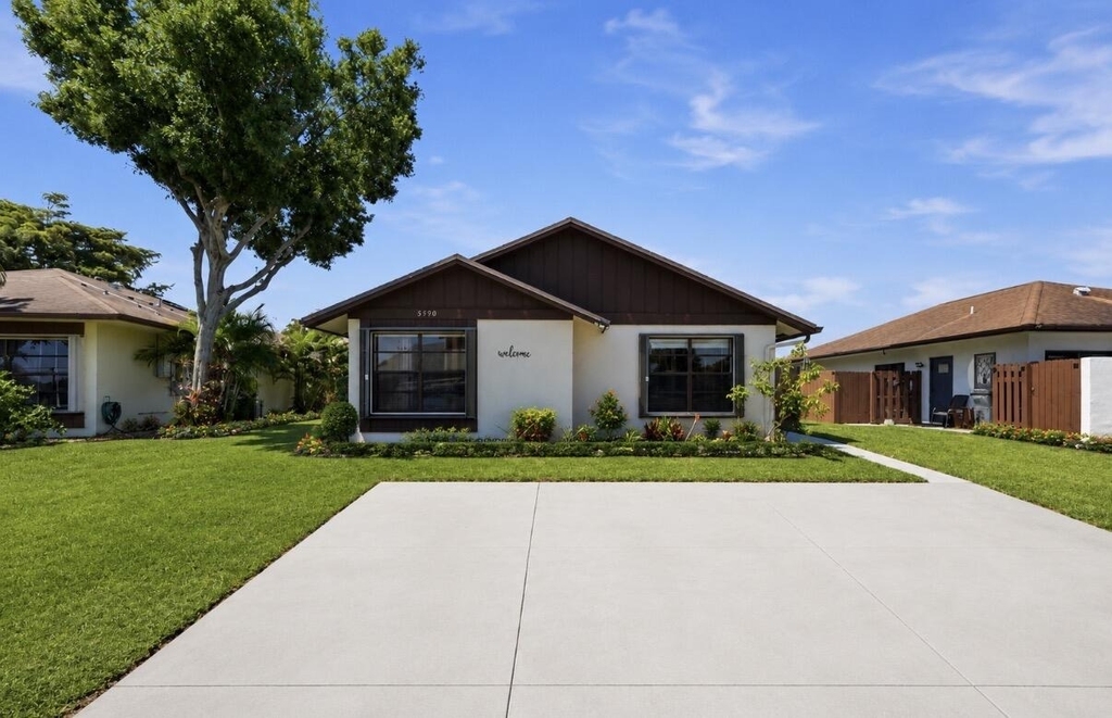 5330 Mendoza Street - Photo 0