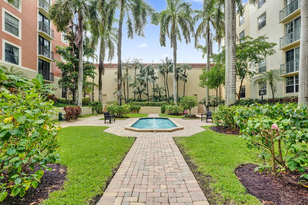 651 Okeechobee Boulevard - Photo 42