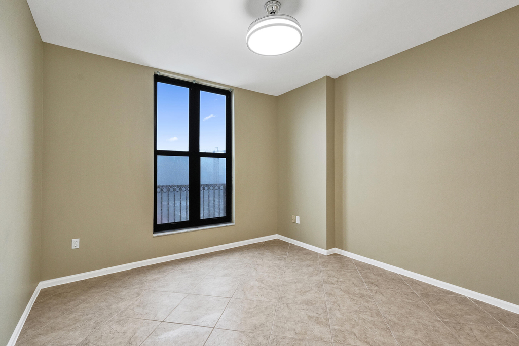 651 Okeechobee Boulevard - Photo 19