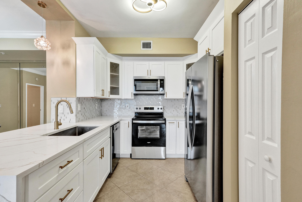 651 Okeechobee Boulevard - Photo 2