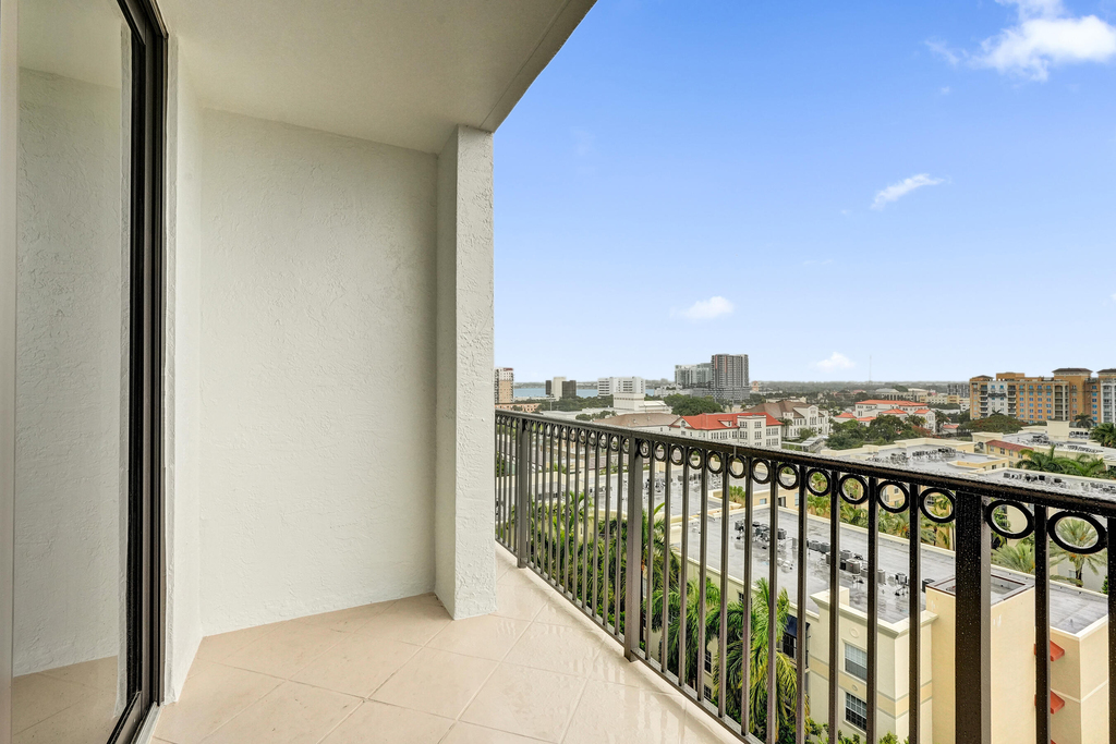 651 Okeechobee Boulevard - Photo 31