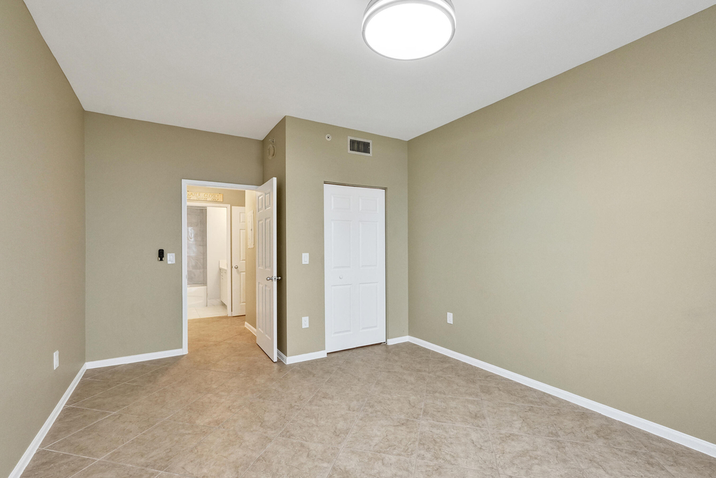 651 Okeechobee Boulevard - Photo 17