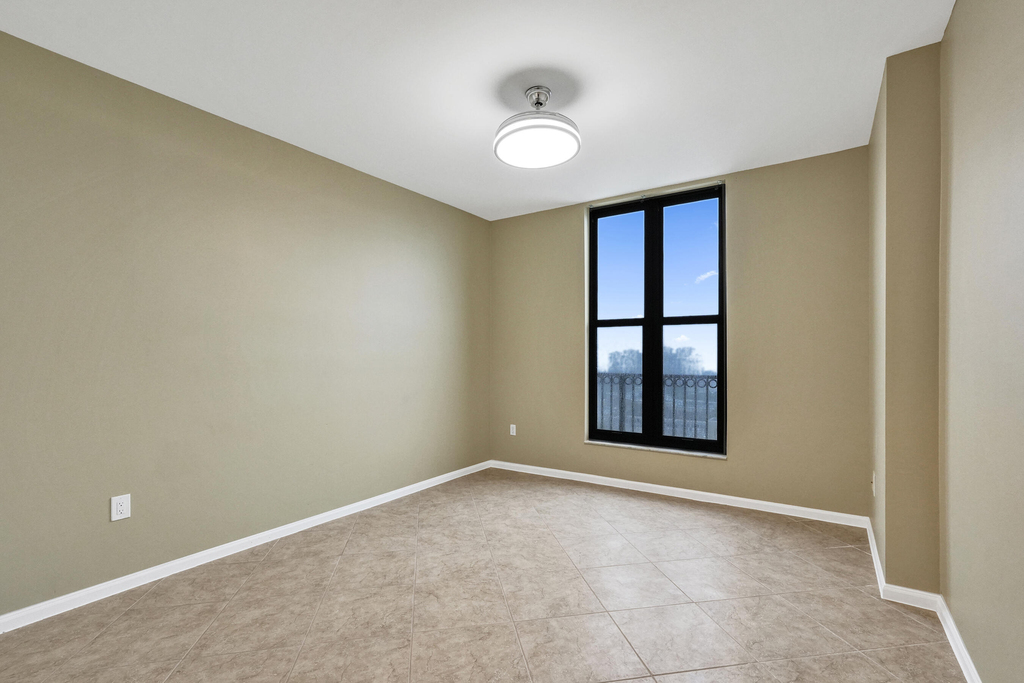 651 Okeechobee Boulevard - Photo 16