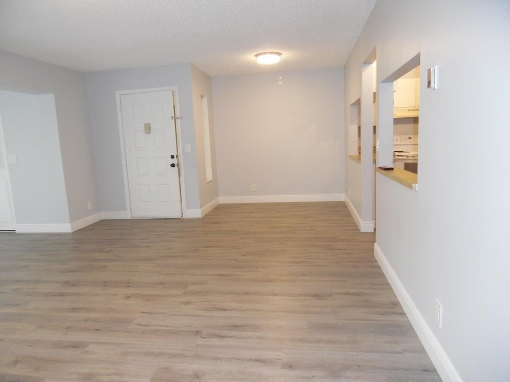502 Shady Pine Way - Photo 2