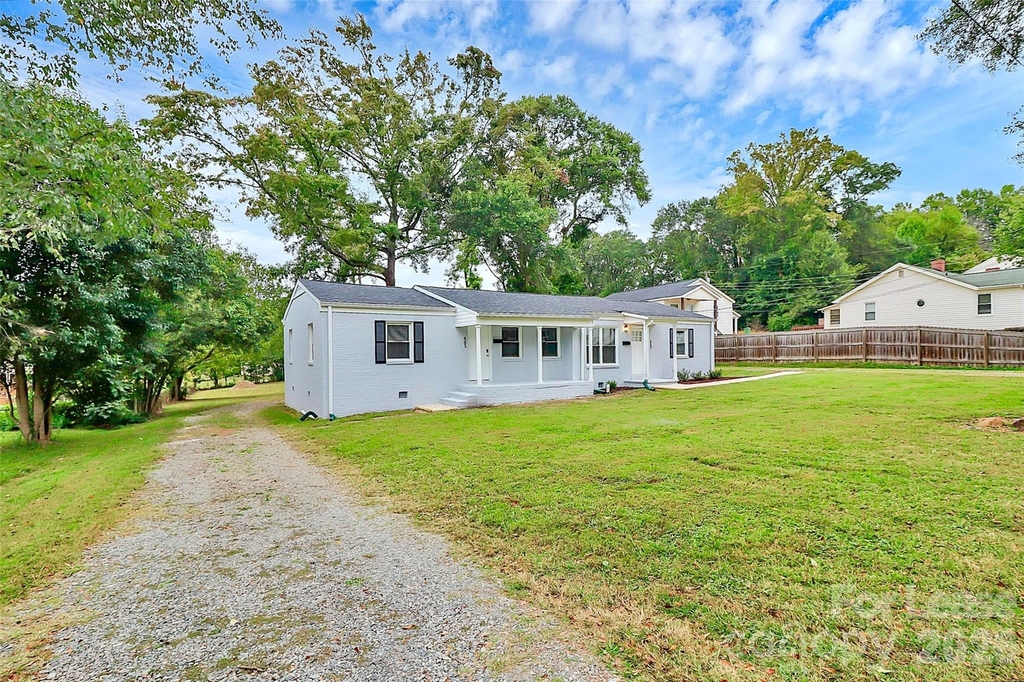 405 Pine Street - Photo 0