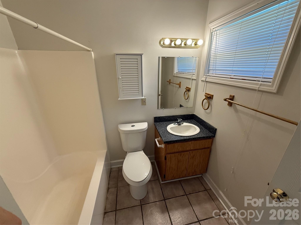 140 Watkins Street - Photo 4
