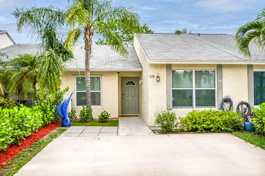 178 Pinewood Court - Photo 0