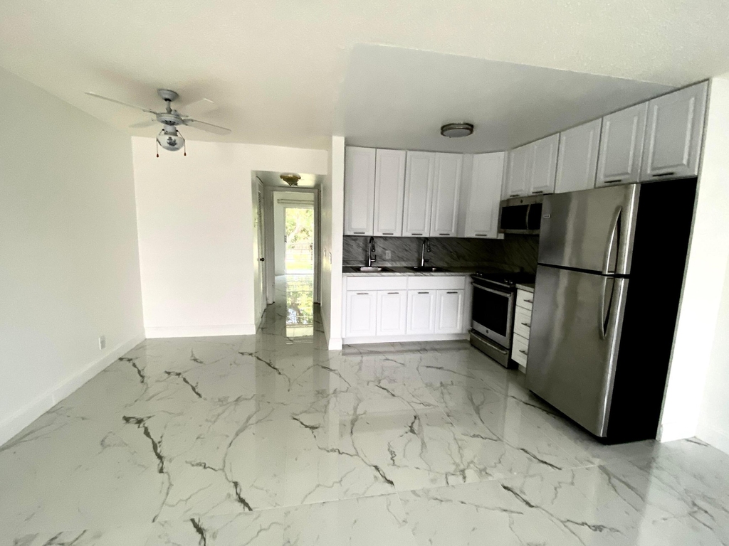 341 Windsor O - Photo 0