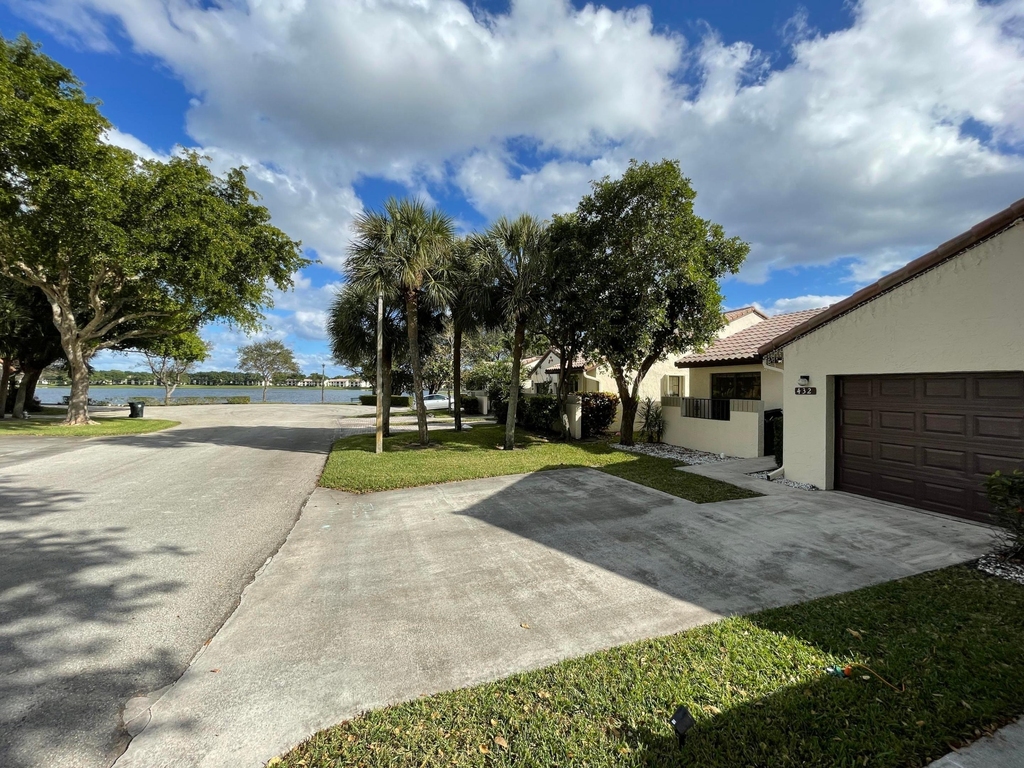 432 Ashwood Place - Photo 4