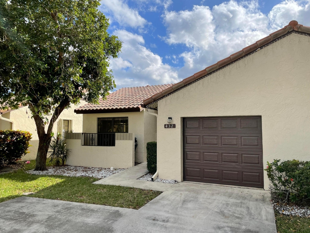 432 Ashwood Place - Photo 0
