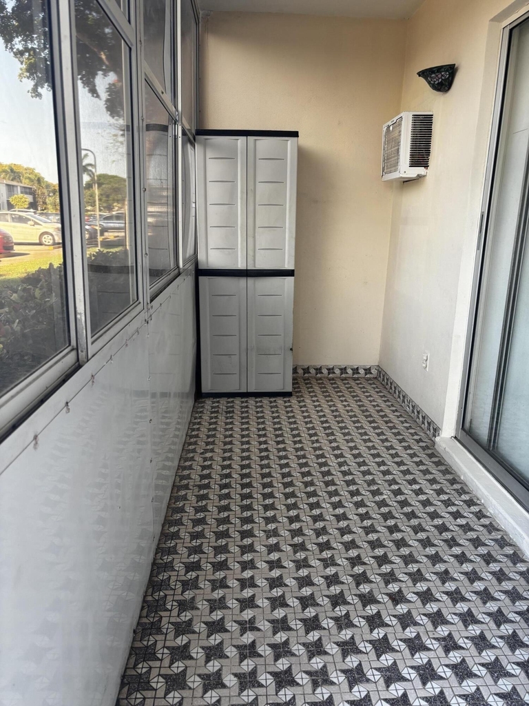 284 Windsor M - Photo 3