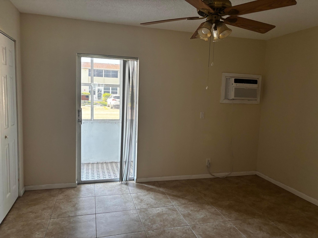 284 Windsor M - Photo 12