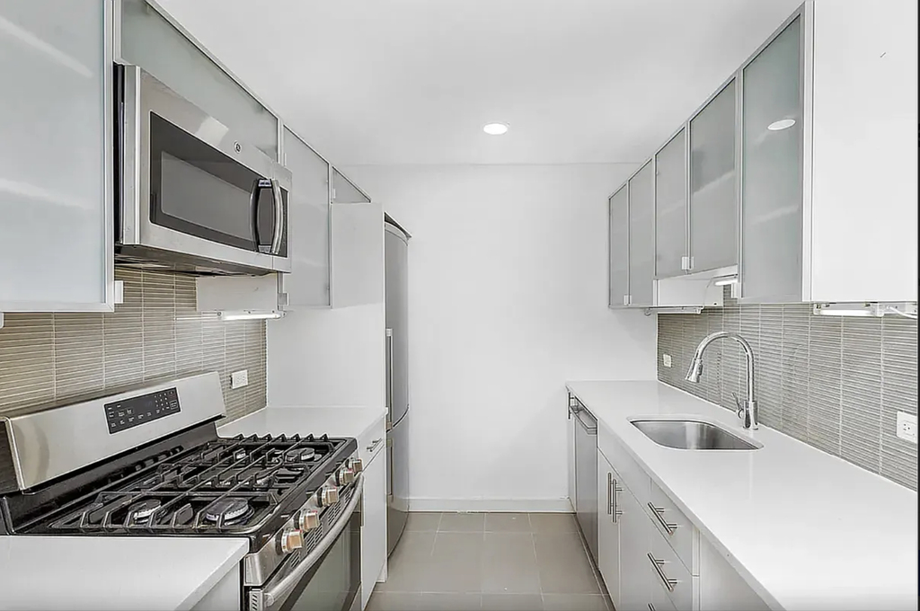 222 East 111th Street - Photo 3