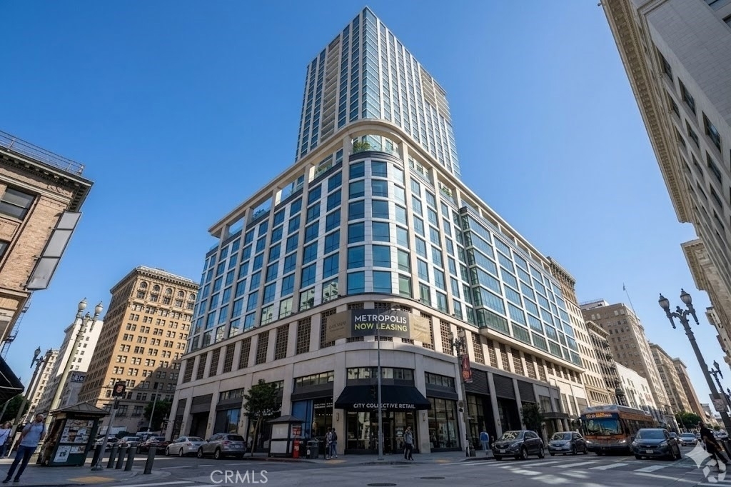 400 S Broadway - Photo 3