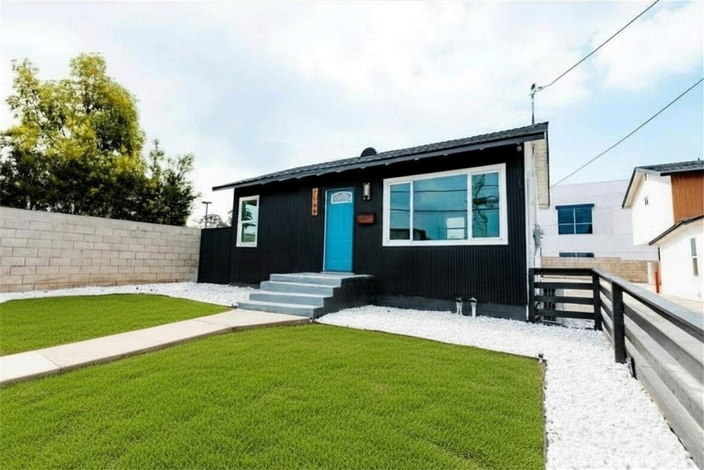784 E Walton Street - Photo 17