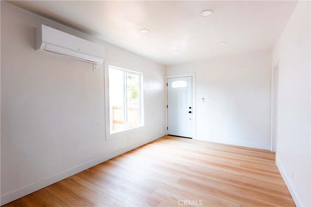 784 E Walton Street - Photo 1