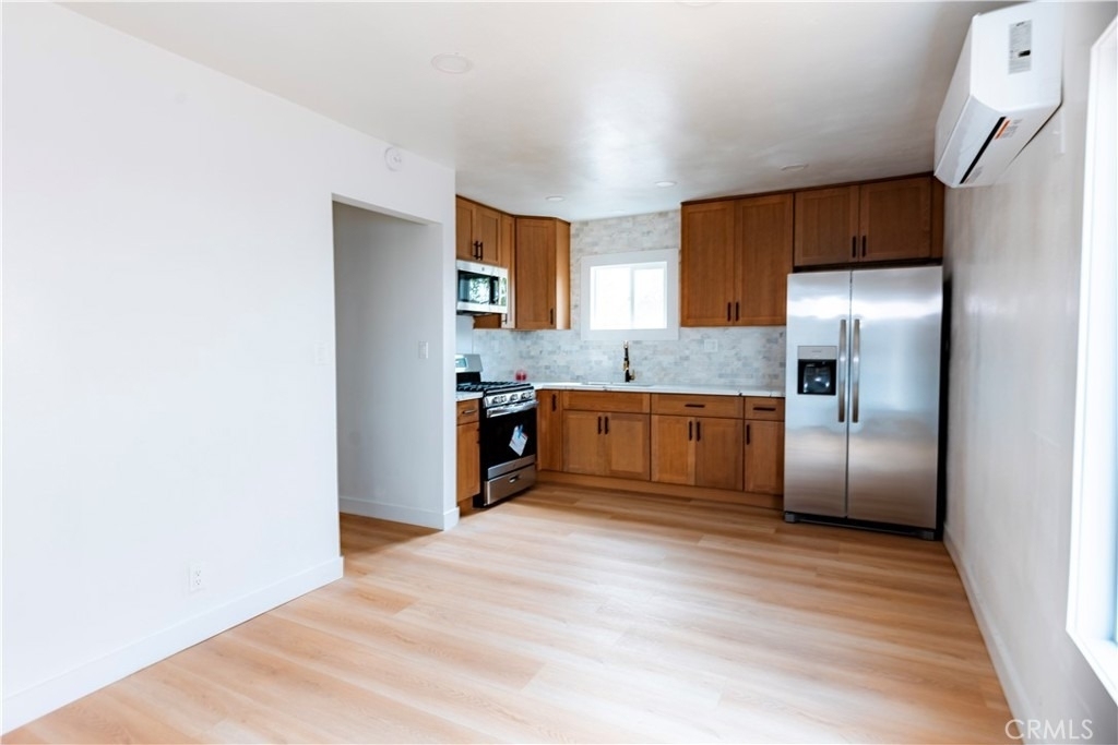 784 E Walton Street - Photo 2