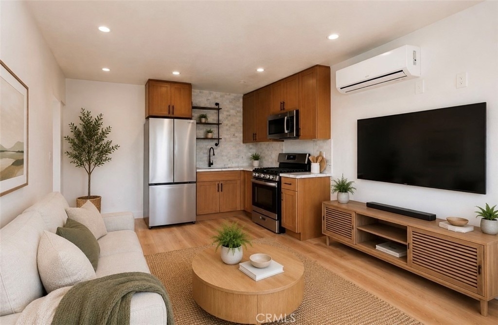 780 E Walton Street - Photo 0