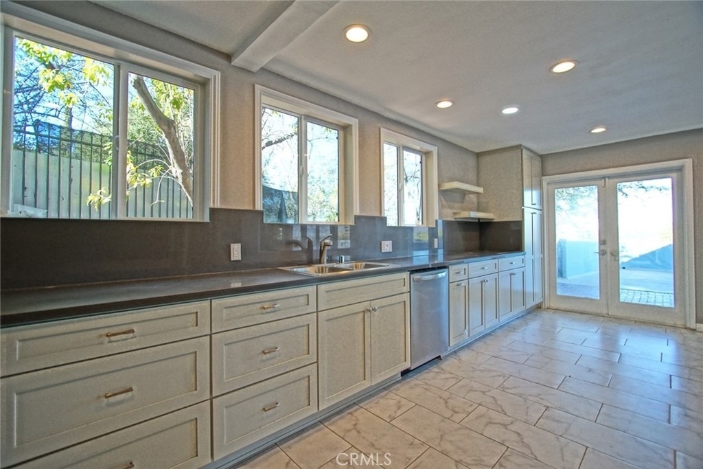 3915 Fredonia Drive - Photo 8