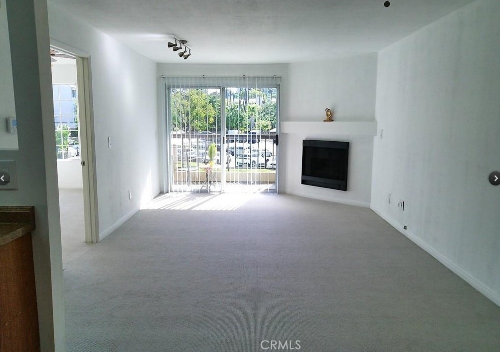 21500 Burbank - Photo 1