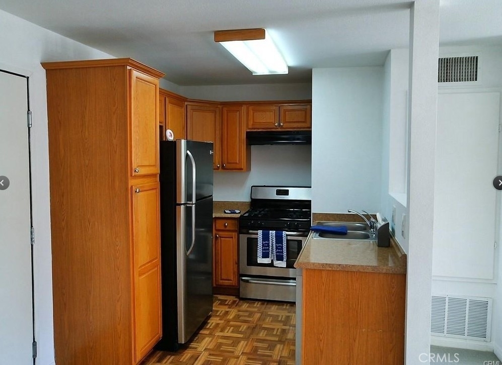 21500 Burbank - Photo 5