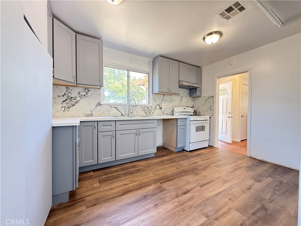 9279 Dorrington Avenue - Photo 6