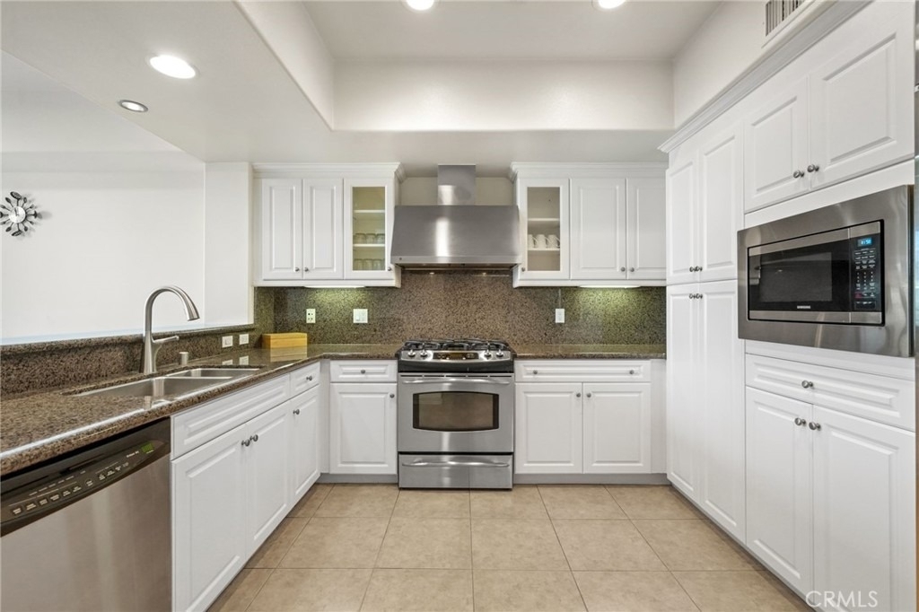 13031 Villosa Place - Photo 10