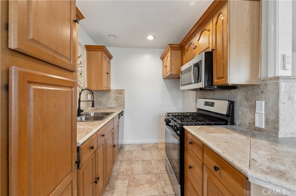 20917 Amie Avenue - Photo 8