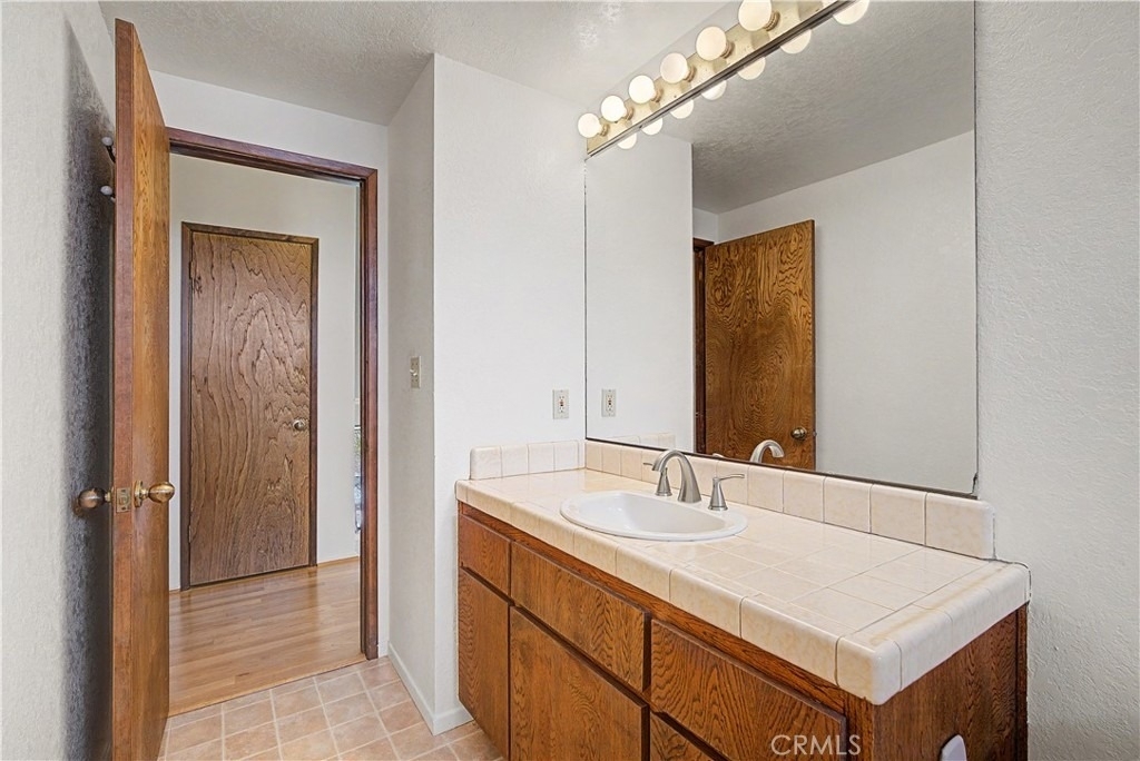 214 Topaz Street - Photo 24